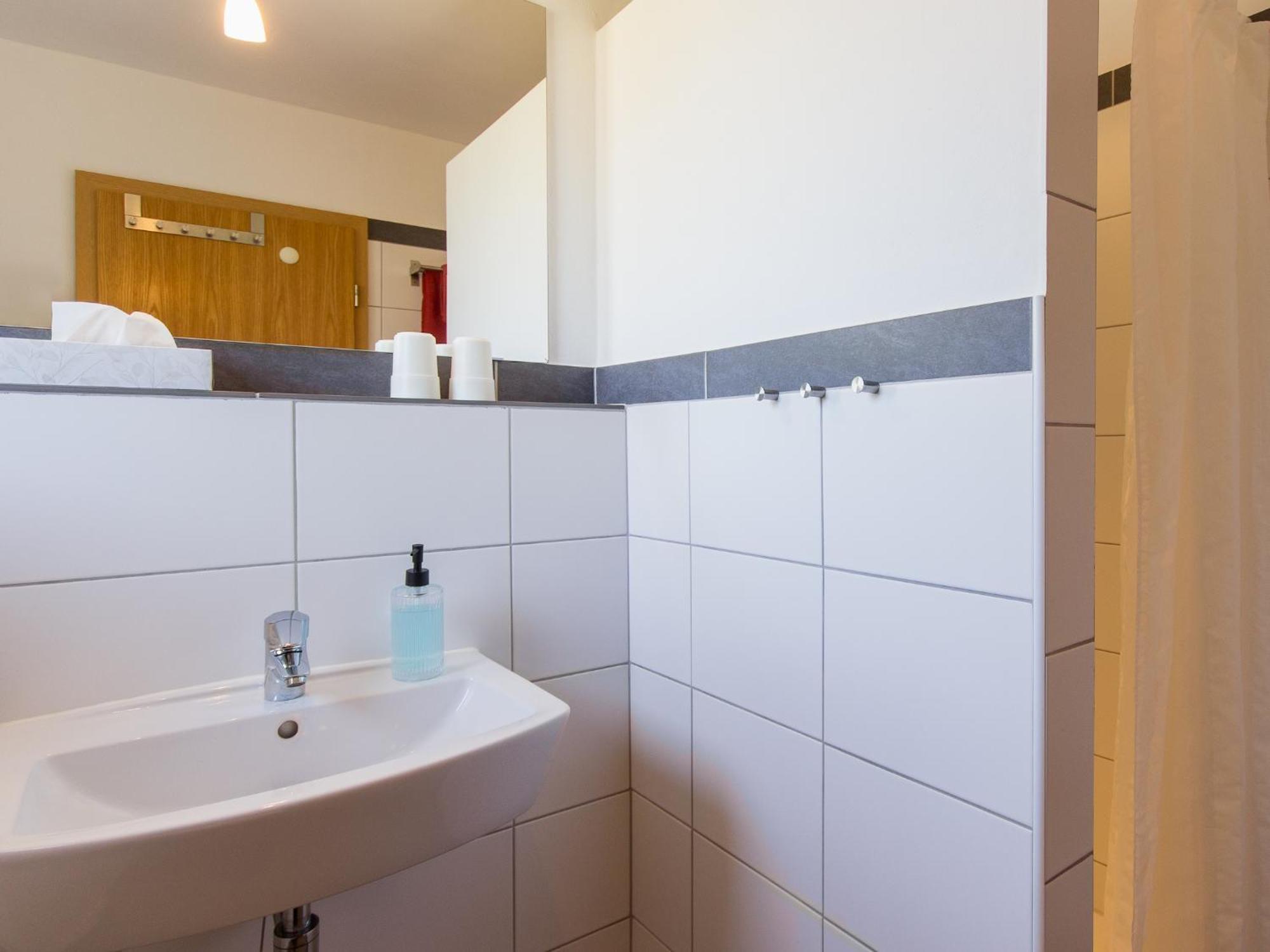 Ferienhaus Schwaab-Scherr, Genau Zwischen Bernkastel-Kues Und Traben-Trarbach, Mit Kostenlosem Oepnv-Ticket Fuer Bus Und Bahn, Parkplaetzen Und Fahrradgarage Erden Exterior foto