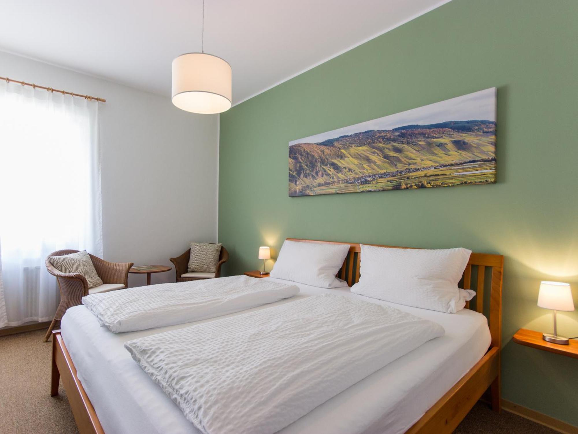 Ferienhaus Schwaab-Scherr, Genau Zwischen Bernkastel-Kues Und Traben-Trarbach, Mit Kostenlosem Oepnv-Ticket Fuer Bus Und Bahn, Parkplaetzen Und Fahrradgarage Erden Exterior foto