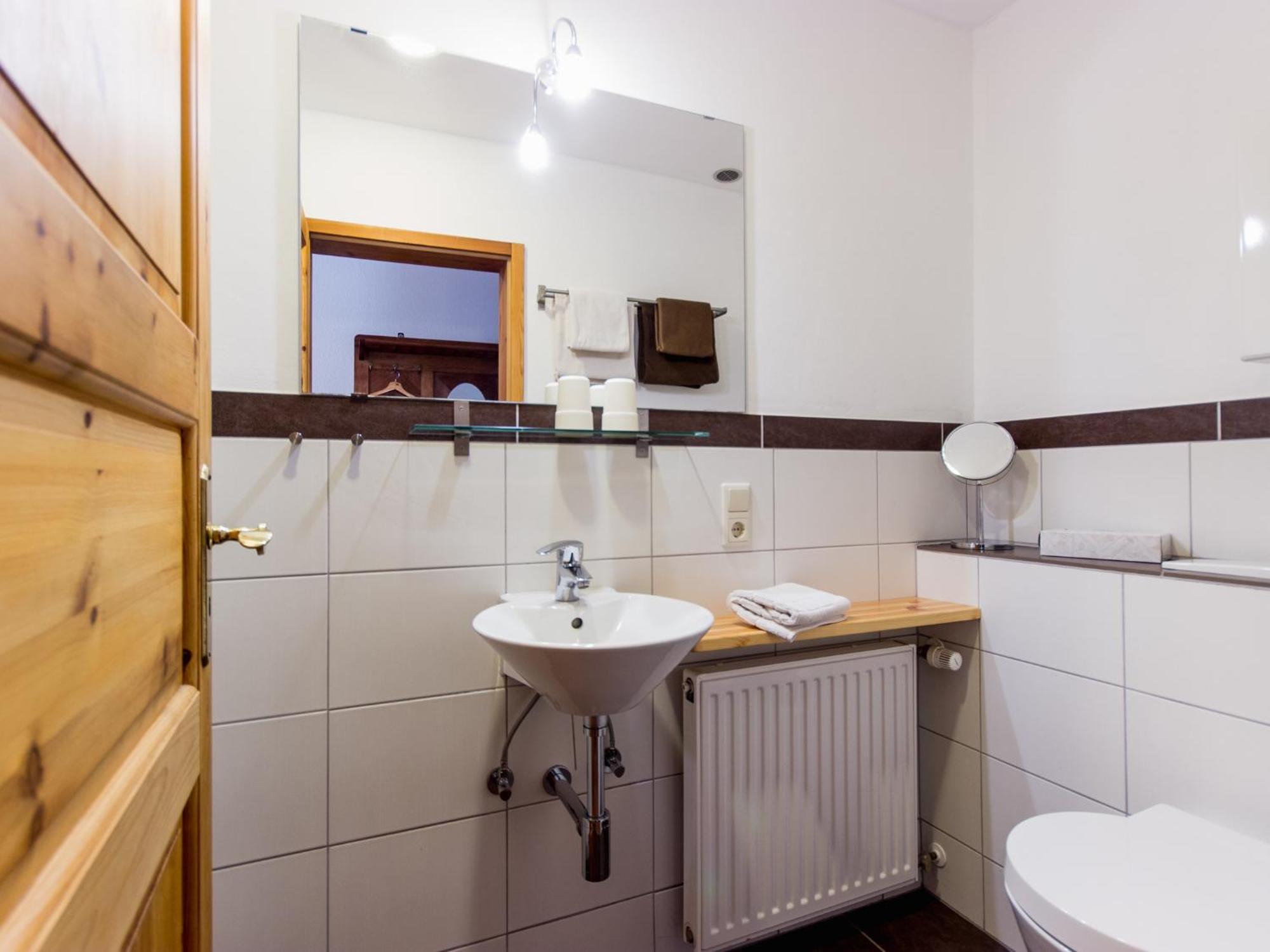 Ferienhaus Schwaab-Scherr, Genau Zwischen Bernkastel-Kues Und Traben-Trarbach, Mit Kostenlosem Oepnv-Ticket Fuer Bus Und Bahn, Parkplaetzen Und Fahrradgarage Erden Exterior foto